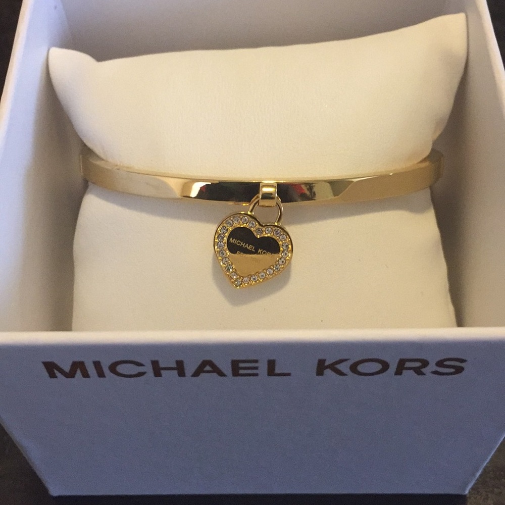 Brand new Michale Kores bracket!